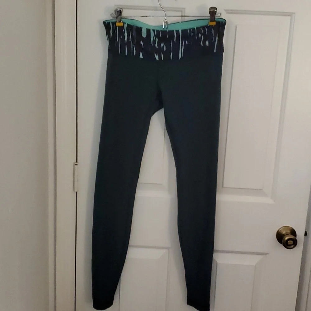 Lululemon Reversible Cropped Legging